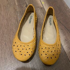 #34. Yellow Women’s Flats Size 9.5